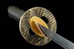 Alternative view of Black Iron - Katana Forjada a Mao em Aco carbono 1065
