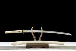 Silent Orchid - Katana Forjada a Mao em Aco carbono 1065