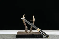 Alternative view of Cold Radiance - Tanto Forjada a Mao em Aco carbono 1065